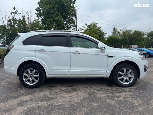 Chevrolet Captiva 2013 белый - фото 15