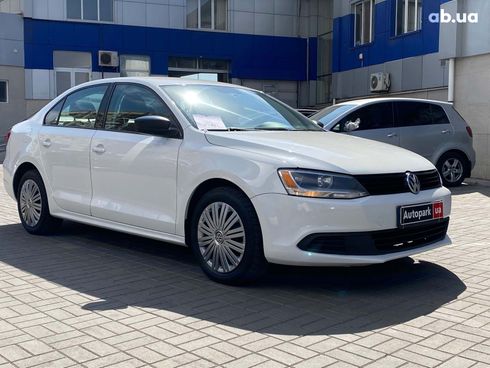 Volkswagen Jetta 2011 белый - фото 3