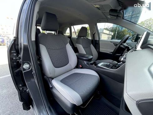 Toyota RAV4 2020 - фото 11