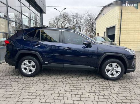 Toyota RAV4 2021 - фото 8