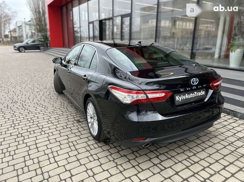 Toyota Camry 2020 - фото 10