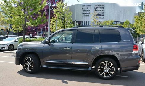 Toyota Land Cruiser 2017 - фото 4