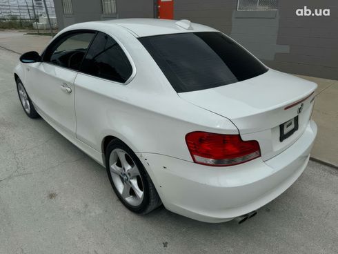 BMW 1 серия 2009 белый - фото 4