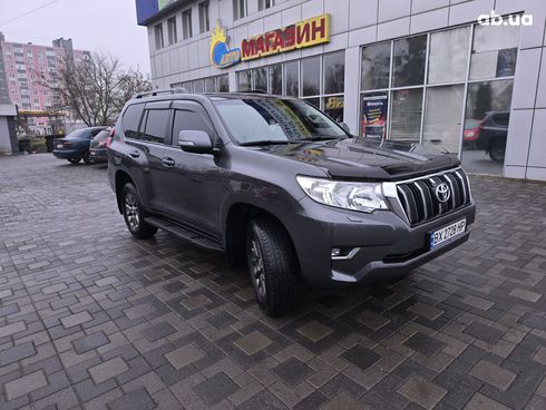 Toyota Land Cruiser Prado 2019 серый - фото 15