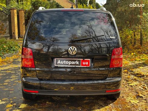 Volkswagen Touran 2007 черный - фото 8