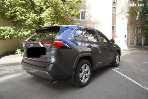 Toyota RAV4 2021 - фото 8