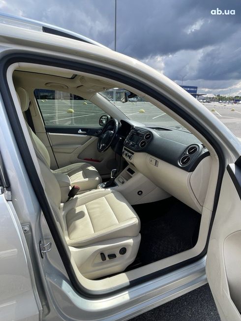 Volkswagen Tiguan 2013 серебристый - фото 8