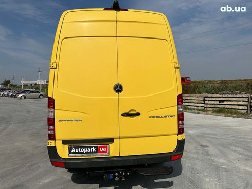 Mercedes-Benz Sprinter 319 2016 желтый - фото 8