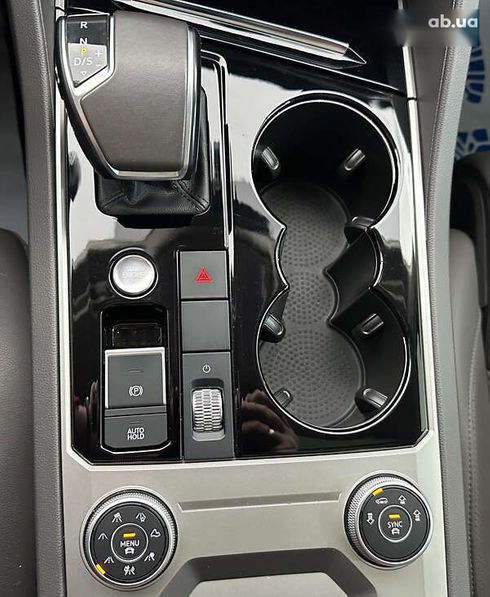 Volkswagen Touareg 2019 - фото 27