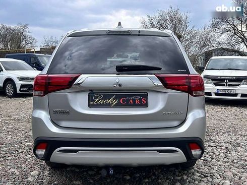 Mitsubishi Outlander 2018 - фото 6