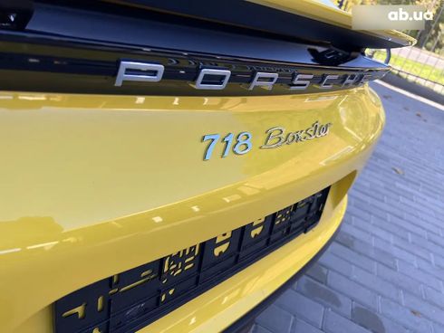 Porsche Boxster 2021 желтый - фото 11