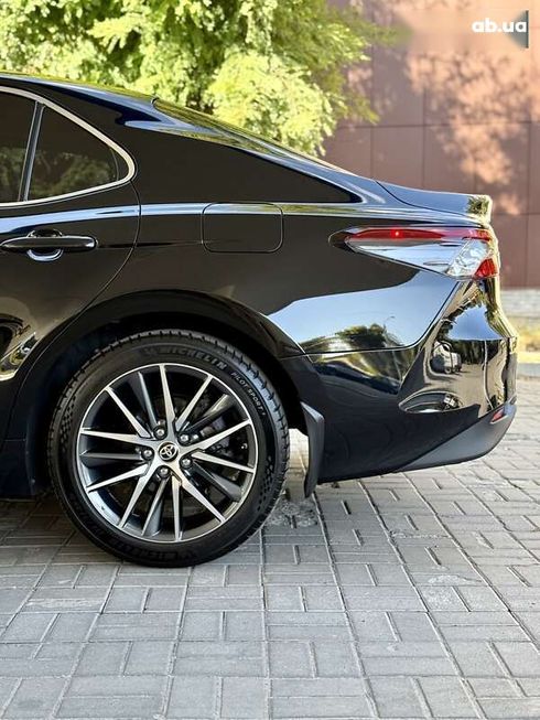 Toyota Camry 2022 - фото 19