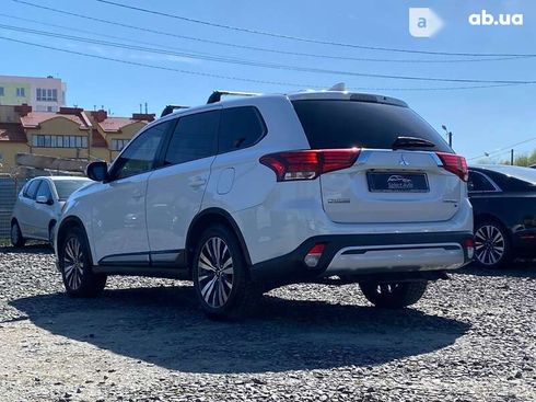 Mitsubishi Outlander 2018 - фото 6