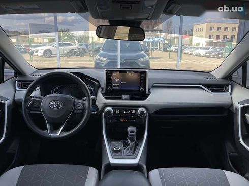 Toyota RAV4 2020 - фото 10