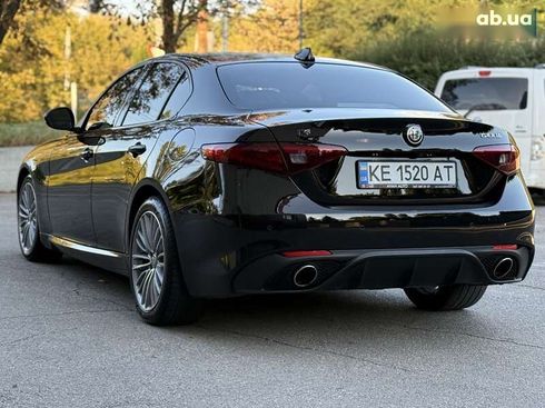 Alfa Romeo Giulia 2017 - фото 14