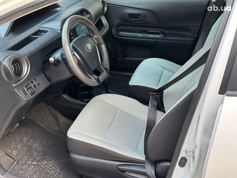 Toyota Aqua 2015 белый - фото 9