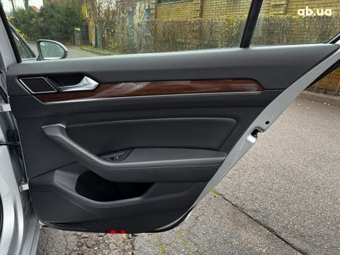 Volkswagen Passat 2018 серый - фото 33