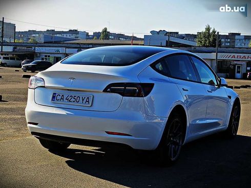 Tesla Model 3 2021 - фото 3