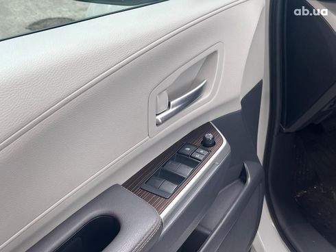 Toyota Sienna 2023 белый - фото 78
