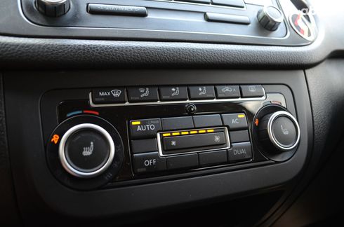 Volkswagen Tiguan 2011 бежевый - фото 17