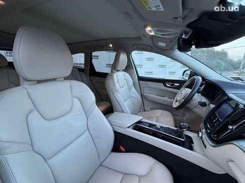 Volvo XC60 2018 - фото 15