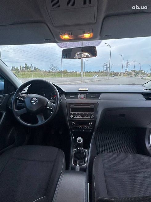 Skoda Rapid 2013 белый - фото 5