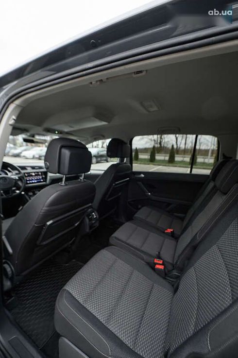 Volkswagen Touran 2020 - фото 24