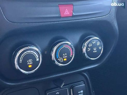 Jeep Renegade 2016 - фото 25