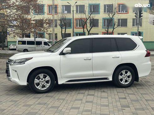 Lexus LX 2017 - фото 14