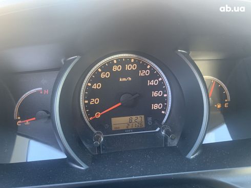 Toyota Hiace 2008 серебристый - фото 7