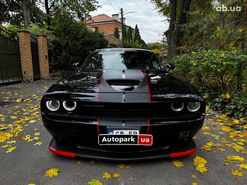 Dodge Challenger 2022 черный - фото 2