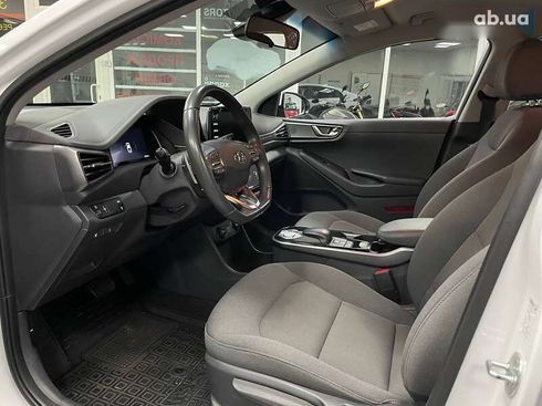 Hyundai Ioniq 2021 - фото 18