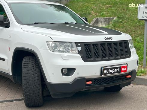 Jeep Grand Cherokee 2012 белый - фото 24