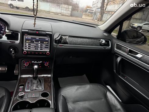 Volkswagen Touareg 2012 черный - фото 18