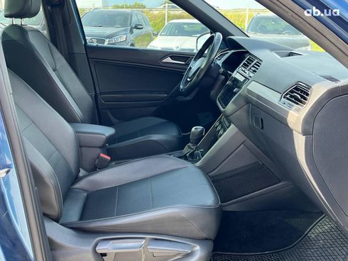 Volkswagen Tiguan 2018 синий - фото 52