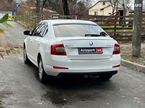 Ford Fiesta 2011 белый - фото 24