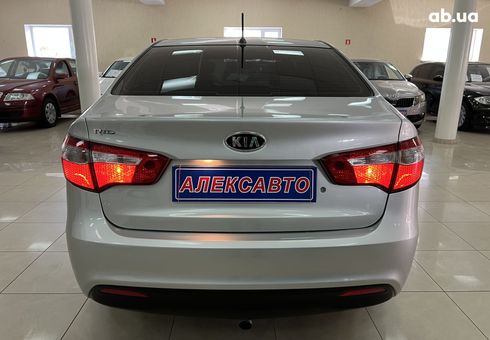 Kia Rio 2012 серебристый - фото 10