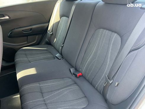 Chevrolet Sonic 2019 серый - фото 15