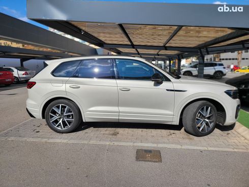 Volkswagen Touareg 2022 бежевый - фото 4