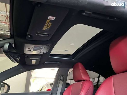 Lexus IS 2017 - фото 18
