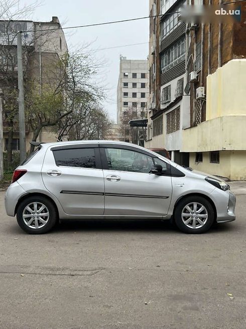 Toyota Yaris 2015 - фото 3