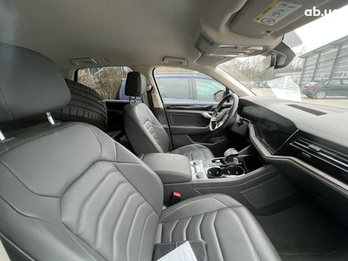 Volkswagen Touareg 2022 - фото 18