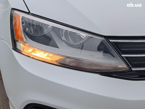 Volkswagen Jetta 2015 белый - фото 13
