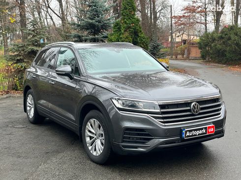 Volkswagen Touareg 2019 серый - фото 5
