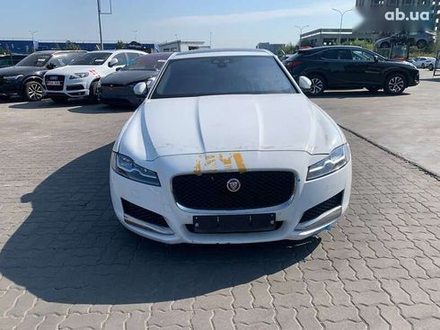 Jaguar XF 2018 - фото 2