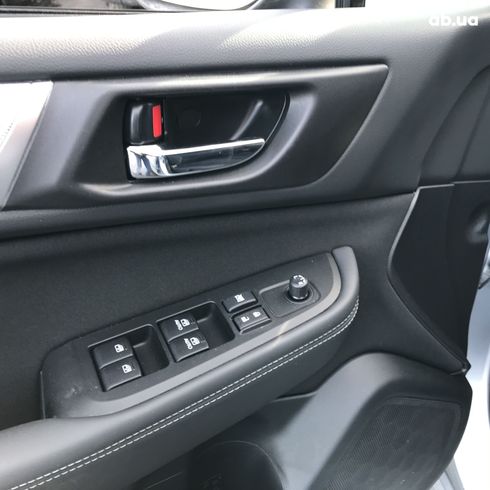 Subaru Legacy 2018 серебристый - фото 9