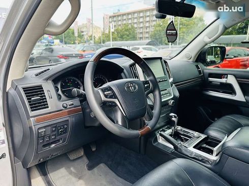 Toyota Land Cruiser 2017 - фото 13