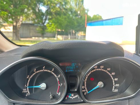 Ford Fiesta 2014 желтый - фото 28