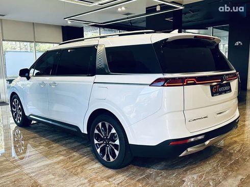 Kia Carnival 2021 - фото 9