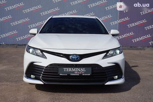 Toyota Camry 2020 - фото 2